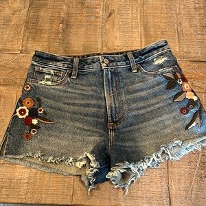 Abercrombie & Fitch Embroidered Cut Off Shorts Size 28